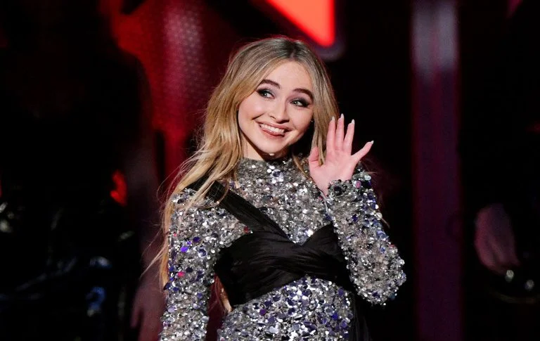 Sabrina Carpenter height and weight
