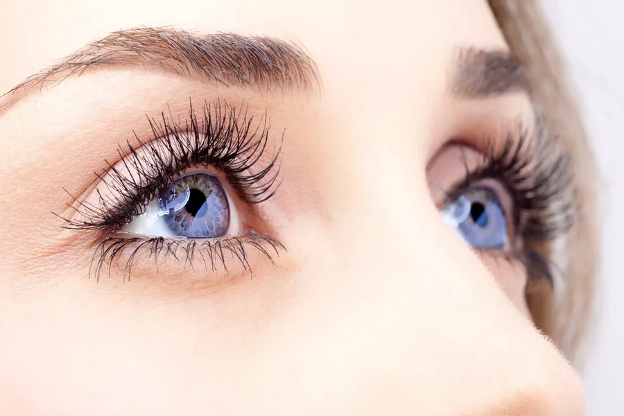Eyelash Extensions vs. Mascara Which Option Gives Better Results