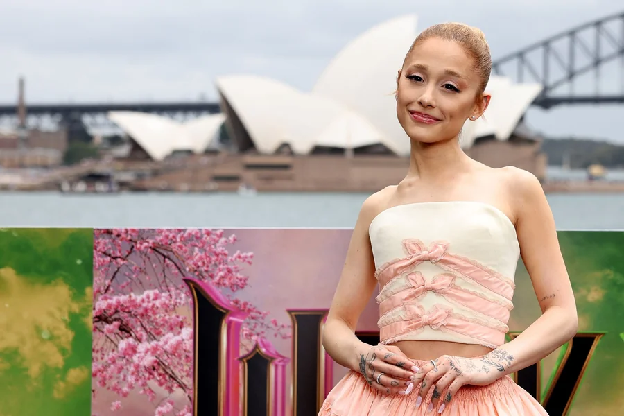 Ariana Grande height weight
