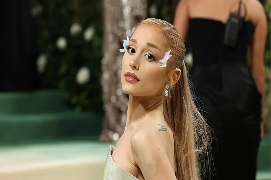 Ariana Grande height weight