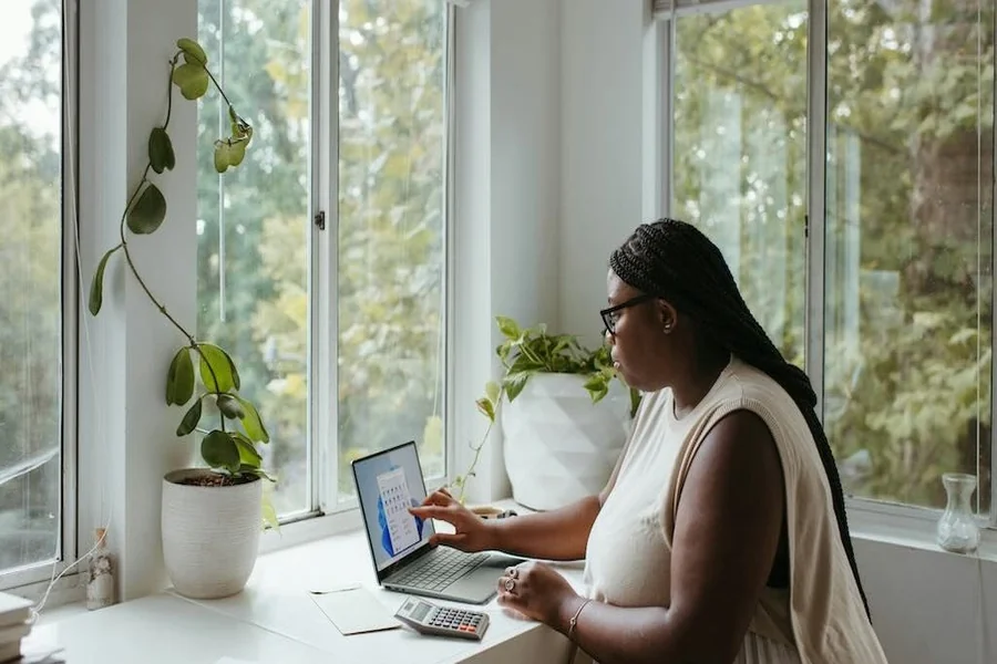 From Freelancer to Employer When It’s Time to Set Up Payroll
