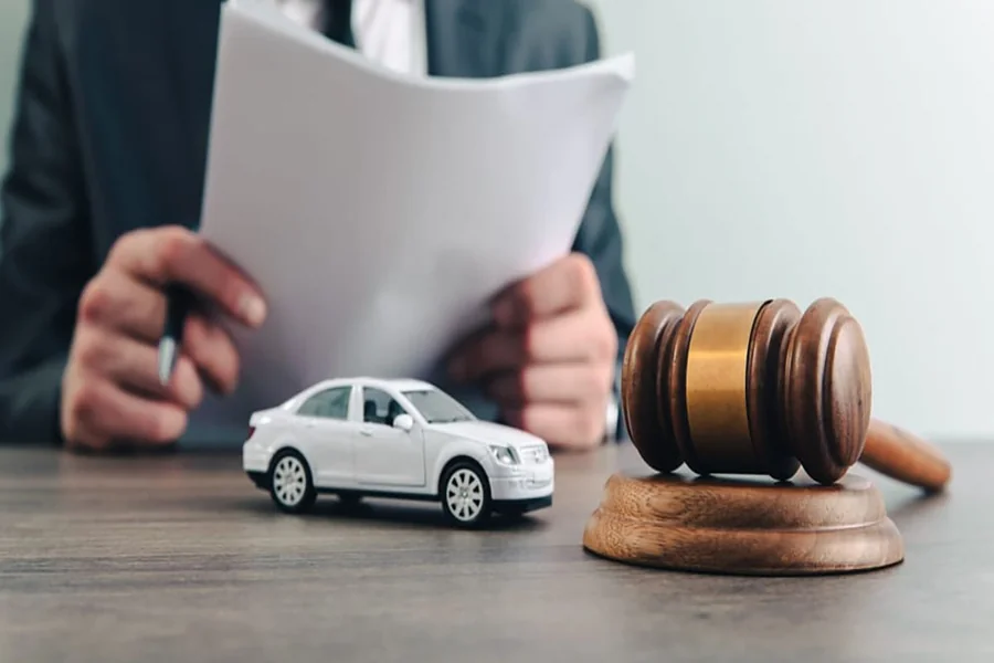 Handling Car Accident Claims Tips for Finding the Right Personal Injury Lawyer